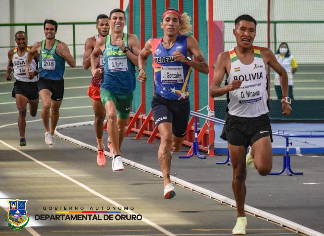 David Ninavia atleta del Programa de Alto Rendimiento logro medalla de oro en las pruebas de 1500 metros en el Campeonato Sudamericano Indoor en el mes de Febrero.