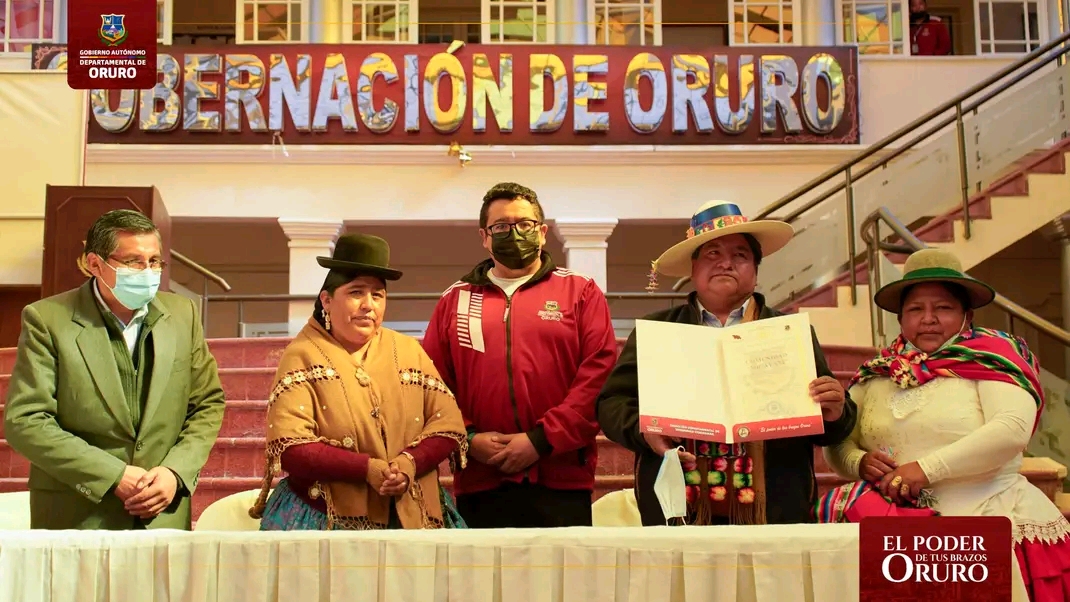 El Gobierno Autónomo Departamental de Oruro a través de la Secretaria Departamental de Asuntos Jurídicos realizó la entrega de Personería Jurídica a la Comunidad de Micayani del municipio de Soracachi.