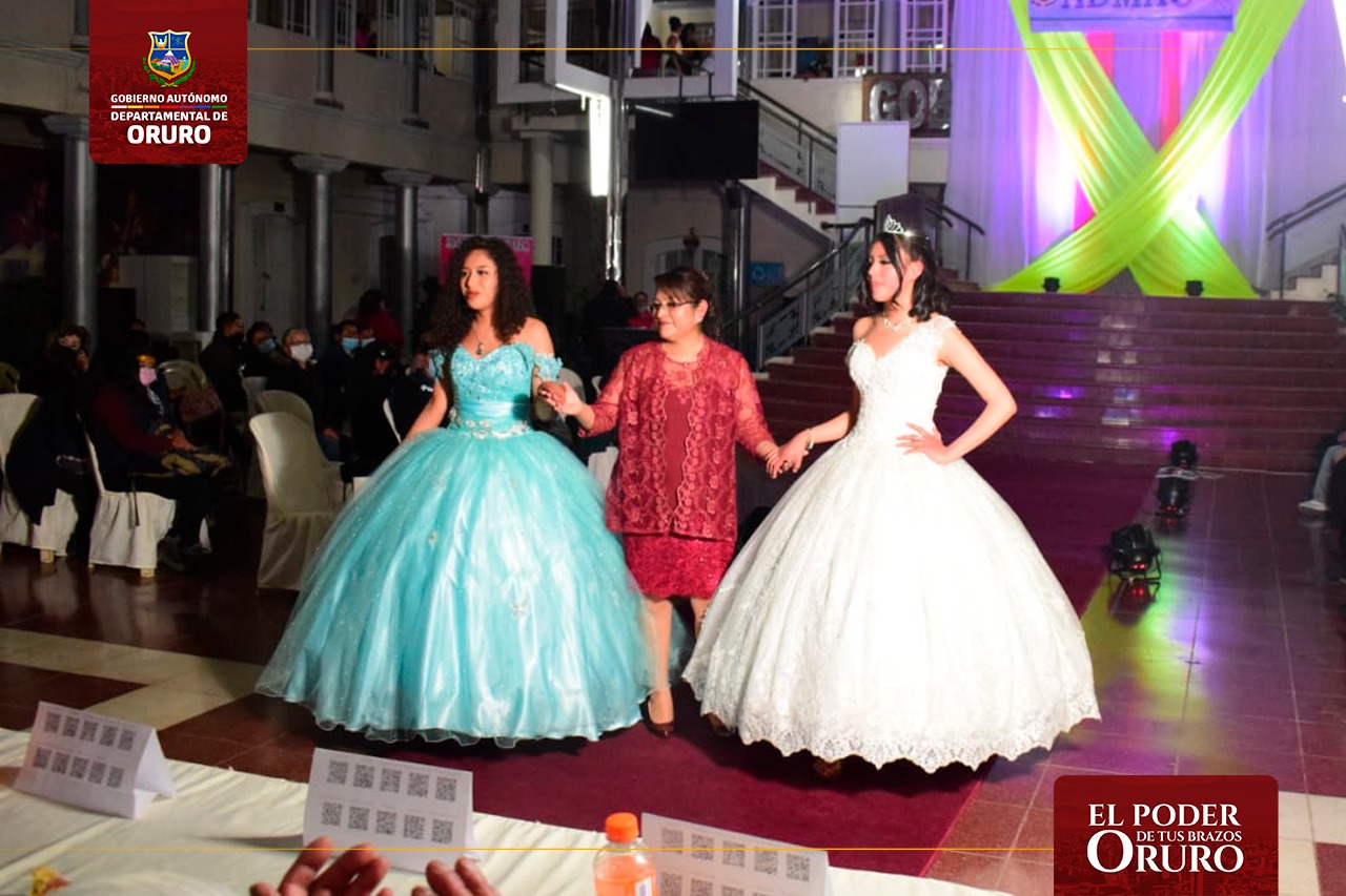 DESFILE DE MODAS "ORURO MODA DE ALTURA"