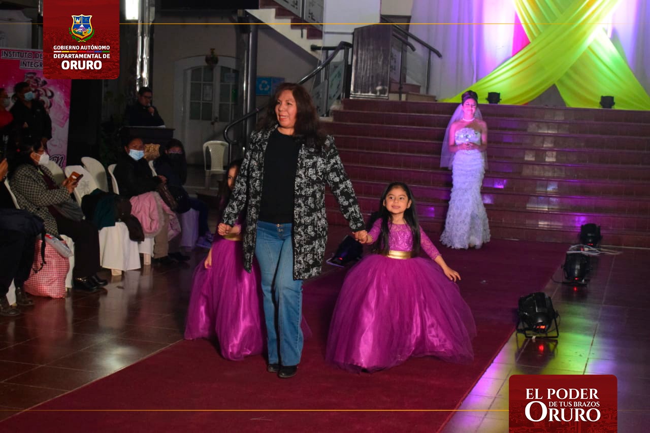 DESFILE DE MODAS "ORURO MODA DE ALTURA"