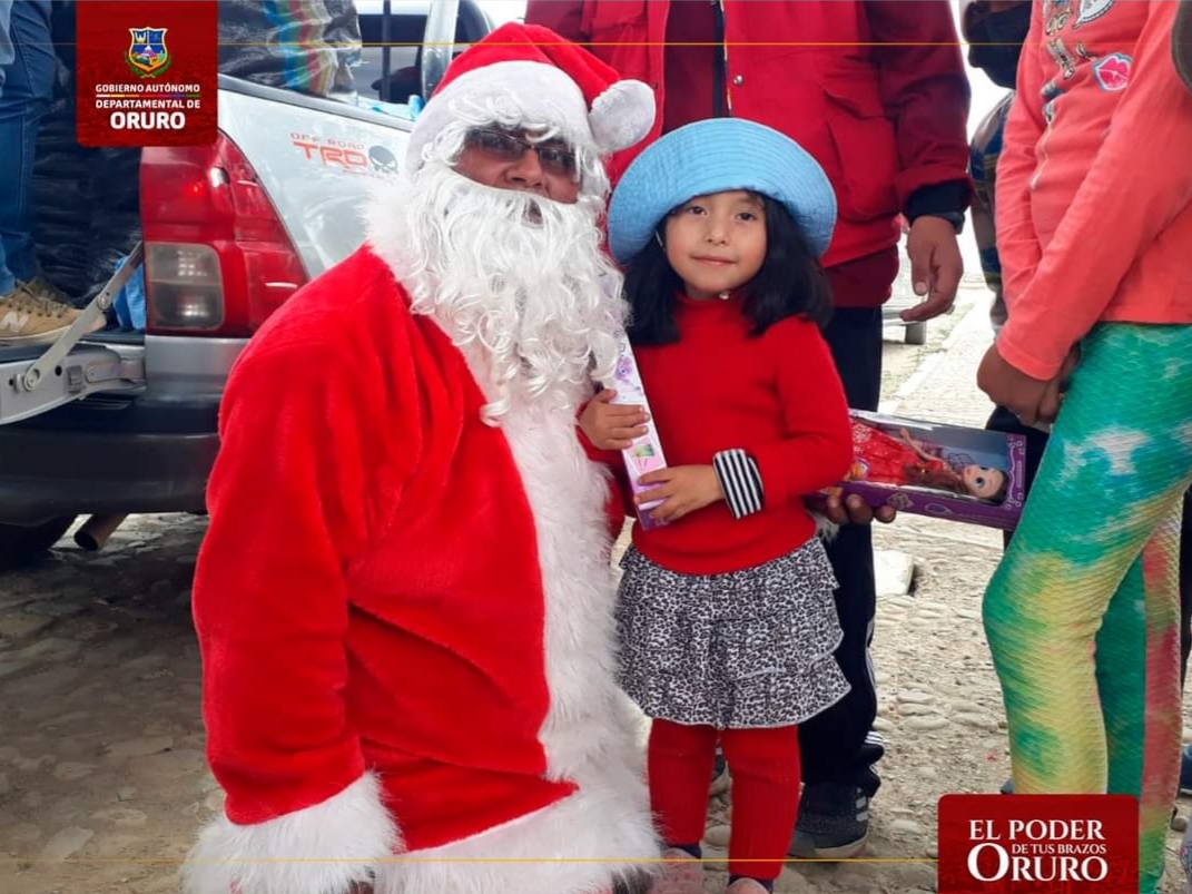 Entrega de regalos en machacamarca