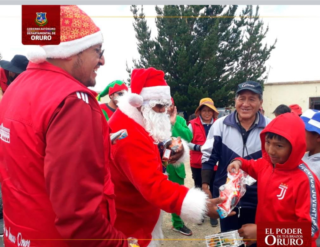 Entrega de regalos en Sora Sora