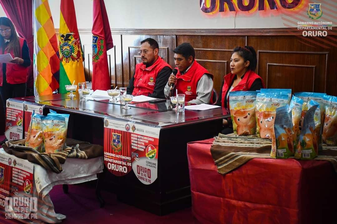 El Programa de Apoyo a la Producción de Alimentos Complementarios de la Secretaría Departamental de Desarrollo Productivo e Industria, realizaron la presentación del producto "Misk'y Andino", alimento preparado de cereales de maíz, cañahua, y quinua con charque de llama y zanahoria deshidratada, además de estar fortificada con vitaminas y minerales.