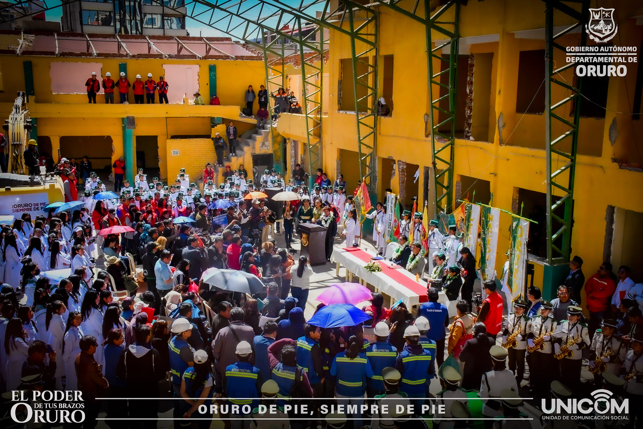 EMOCIONES Y NOSTALGIA MARCARON EL INICIO DE LA DEMOLICIÓN EN LA U.E. LICEO DE SEÑORITAS ORURO